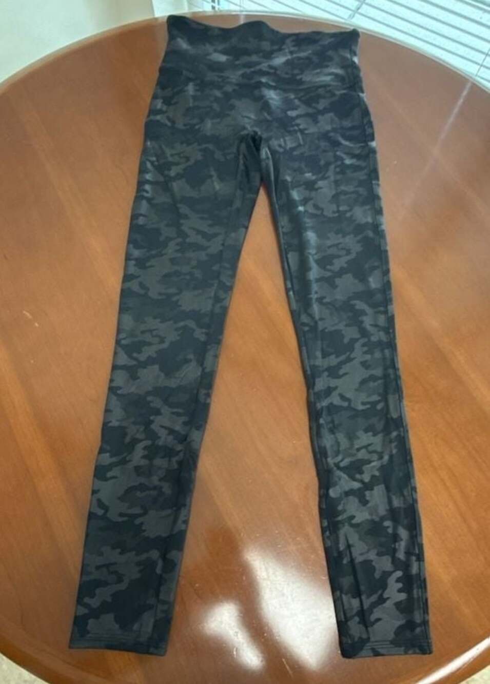 Spanx Faux Leather Camo Leggings Size Medium
